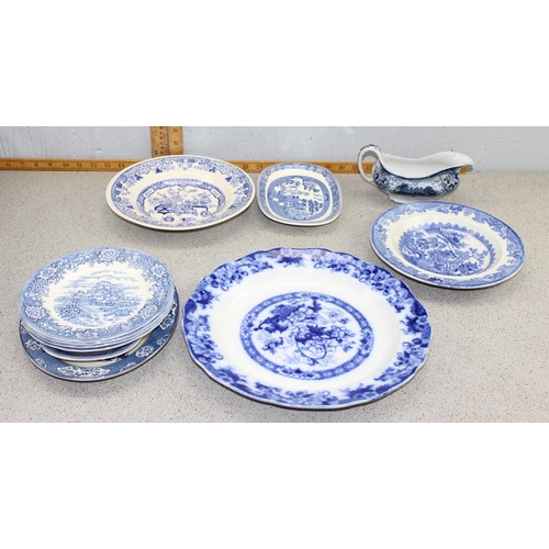 1791 - A large qty of assorted blue and white pottery pieces, mainly antique English pieces