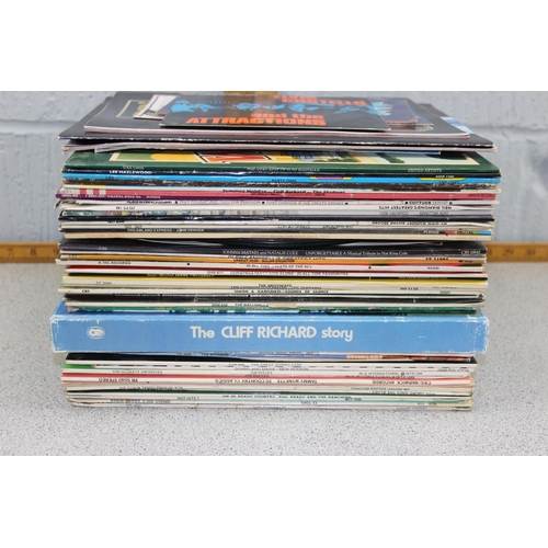 600 - Qty of vinyl records to incl. Cliff Richard, Johnny Cash etc