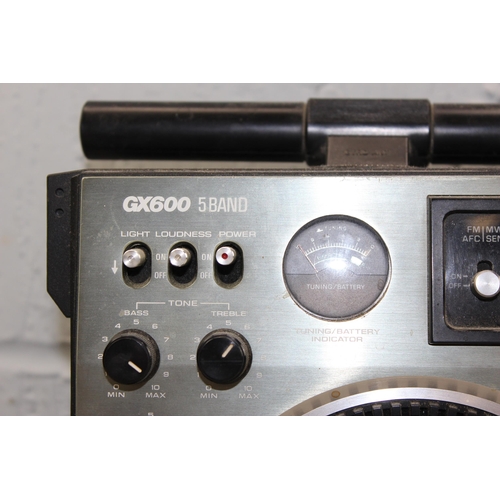 615 - 2 transistor radios to include National Panasonic GX600 & a Hacker Sovereign ll