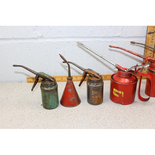 831 - 9 assorted vintage oil dropper cans, some branded