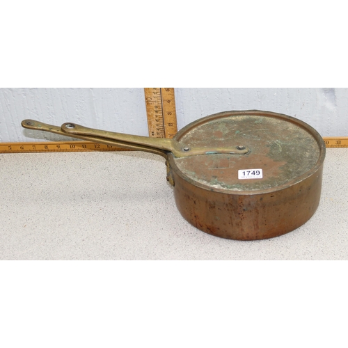 1860 - A large antique copper saucepan and lid