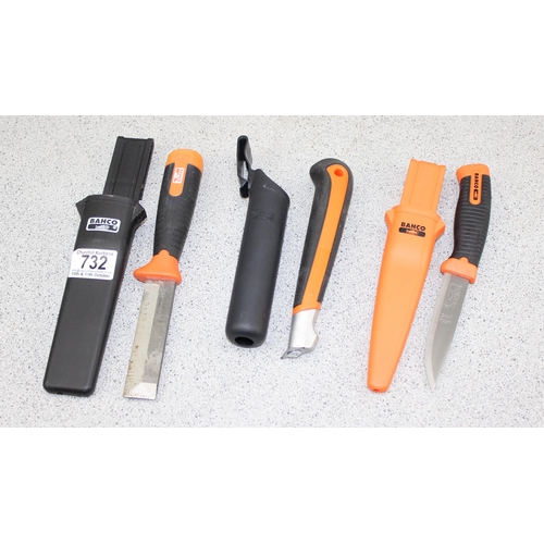 732 - Fishing knife and 2 x de-scaling tools