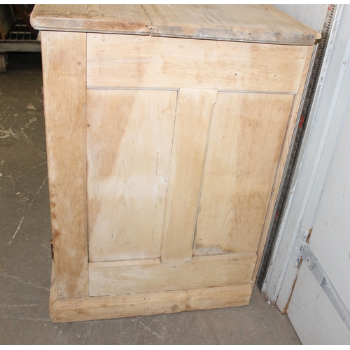 47 - A Victorian pine 2 door cupboard with shelves, approx 100cm wide