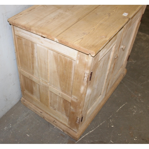 47 - A Victorian pine 2 door cupboard with shelves, approx 100cm wide