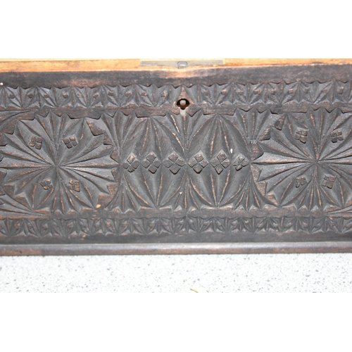 286 - A 19th century mahogany tea caddy and a vintage chip carved desktop stationary box (2)