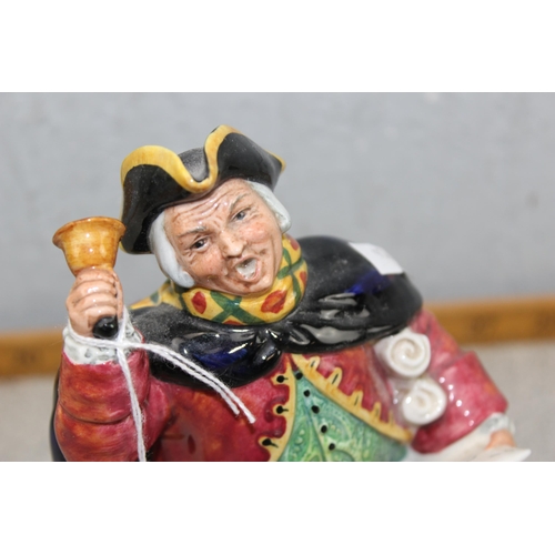 1662 - Royal Doulton HN2119 Town Crier figure