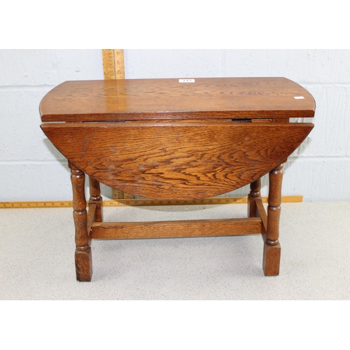 143 - Vintage oak drop leaf table of small proportions