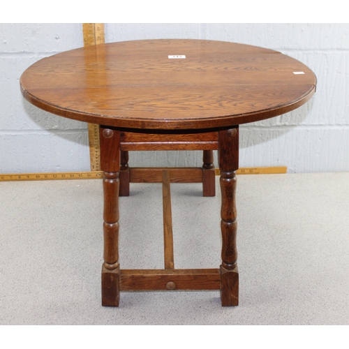 143 - Vintage oak drop leaf table of small proportions