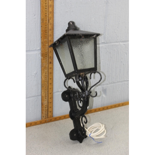 264 - Cast iron Victorian style wall mounted lantern