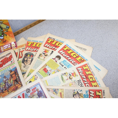 526 - Qty of vintage comics to inc Shoot, Victor etc