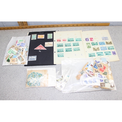 530 - Large quantity of mainly loose world stamps