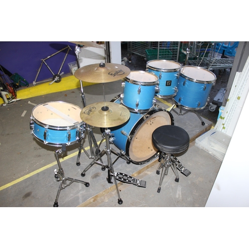 615 - Sonor Force 2001 8 piece drum kit