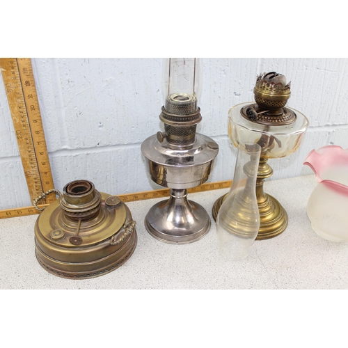 259 - 3 assorted oil lamps