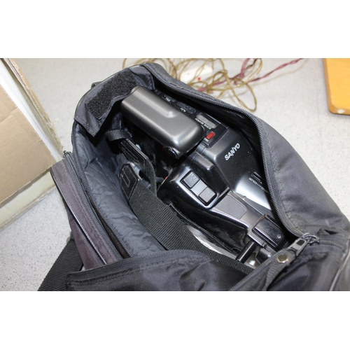 665 - A huge qty of assorted camera related items to inc a Minolta SR-1S, lots of other vintage cameras, p... 