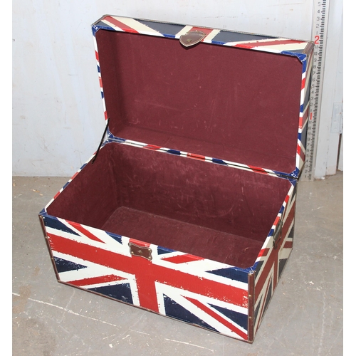 121 - A Union Jack toy or storage box