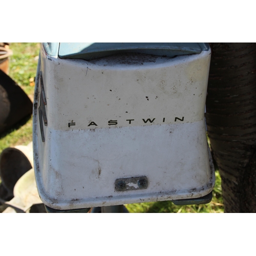 728 - Evinrude Fastwin outboard boat motor