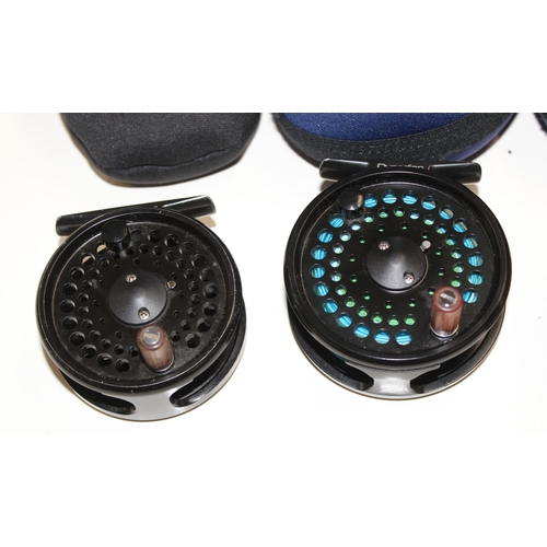 713 - 4 Ron Thompson Dynadisc fly fishing reels in reel cases and carry bag