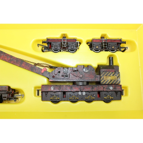 1627 - Hornby 75 ton breakdown crane in box & two Tri-ang Great Western coaches