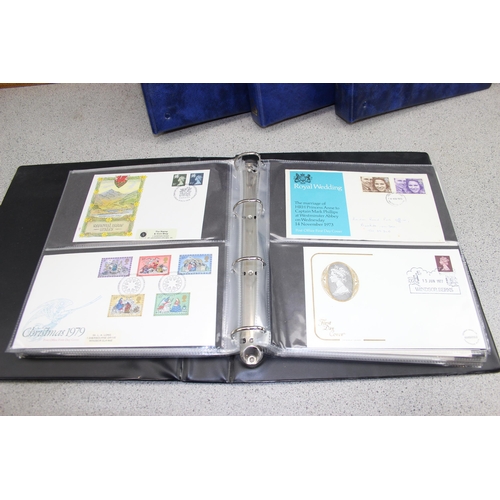 542 - Large qty of GB First Day cover stamps in 4 large albums & loose (approx 313)