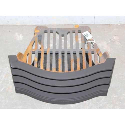 107 - Cast iron fire grate and ash pan with associated grill