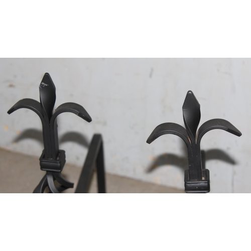 96 - Pair of cast iron firedogs with twisted Fleur de Lis design