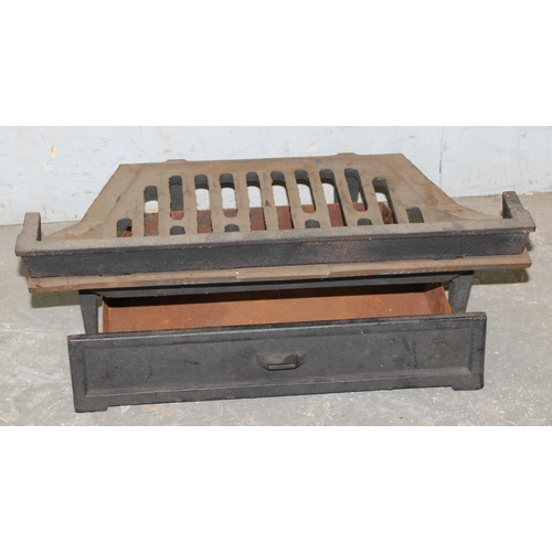 99 - Cast iron fire set to include grate, ash pan & black & gilt grill