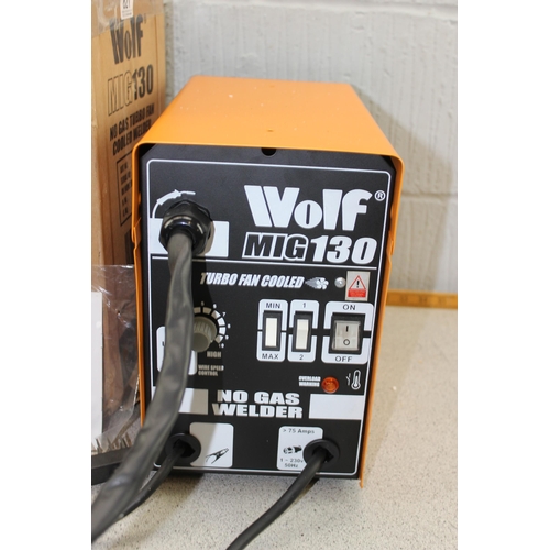 821 - Wolf Mig 130 welder