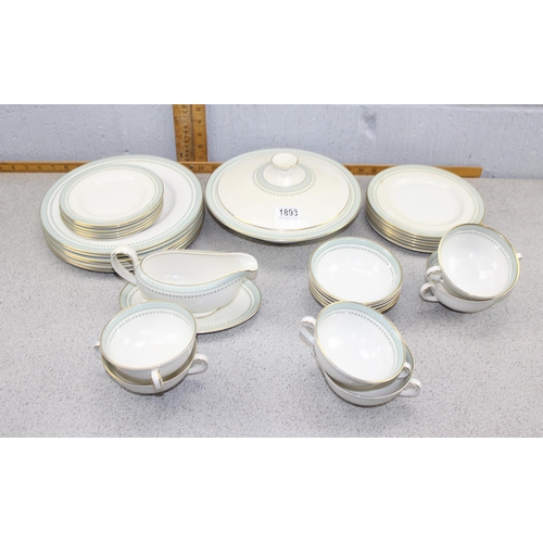 1893 - Royal Doulton Berkshire pattern dinner service