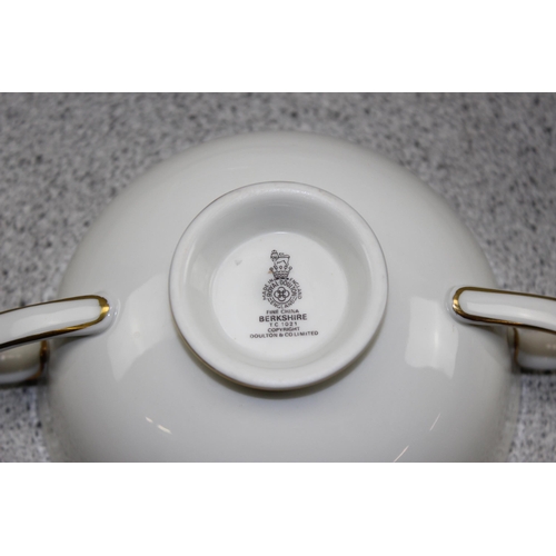 1893 - Royal Doulton Berkshire pattern dinner service