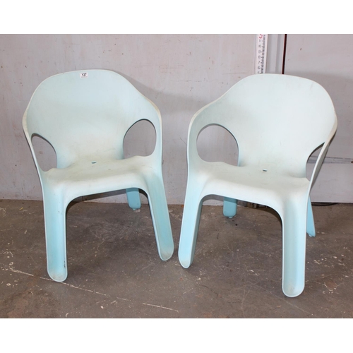 127 - Pair of Italian easy stacking chairs. Designed by Jerszy Seymour for Magis