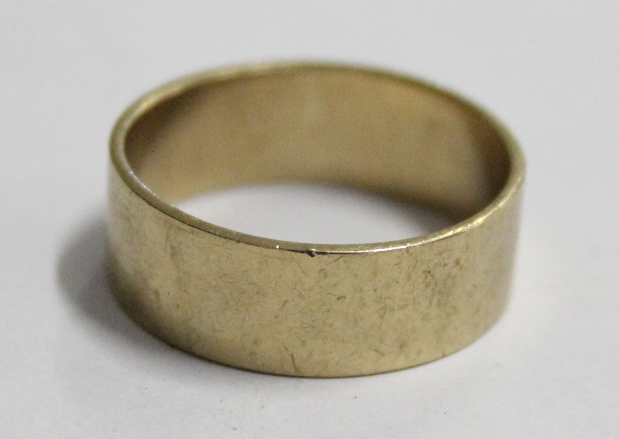 A large plain 9ct gold wedding band ring, London 1968, approx size W