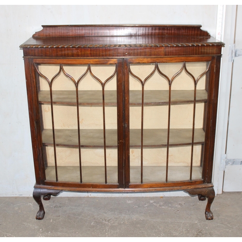 18 - An early 20th century glazed display cabinet, approx 120cm wide