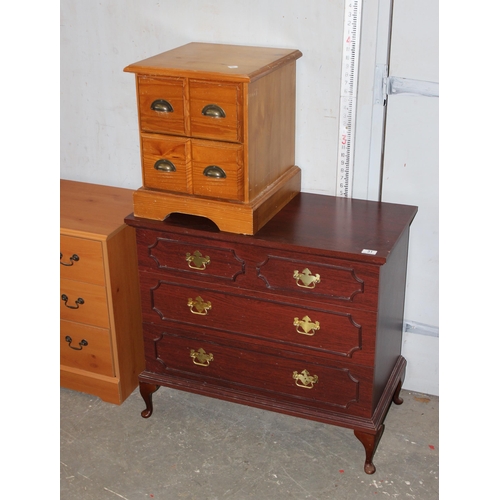 31 - 2 x 3 drawer chests of draws and a small pine bedside cabinet with cup handles (3)