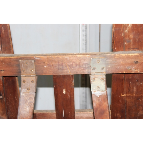 4 - A large vintage wooden floor standing artists' easel, likely early-mid 20th century, various paint m... 