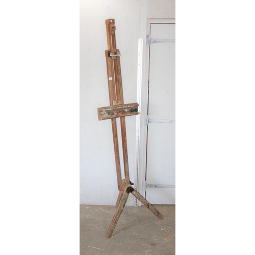 5 - A large vintage wooden floor standing artists' easel by Windsor & Newton, likely early-mid 20th cent... 