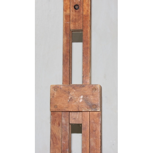 5 - A large vintage wooden floor standing artists' easel by Windsor & Newton, likely early-mid 20th cent... 