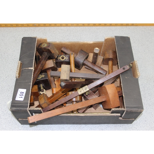 851 - Box of wooden marking gauge scribes