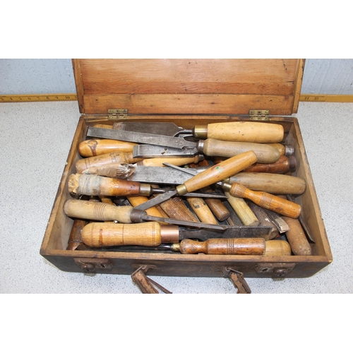 858 - Vintage wooden tool box full of wooden handled chisels, to include examples by Marples