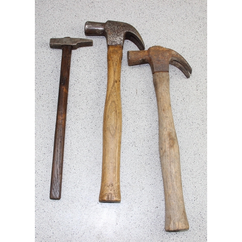 866 - Box of vintage hammers to include examples by Brades