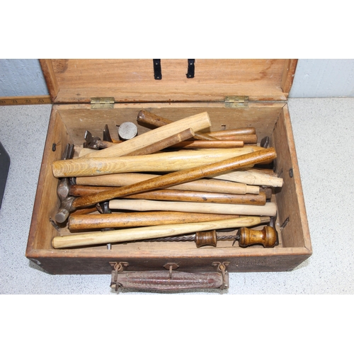 869 - Quantity of vintage wooden mallets & pin hammers