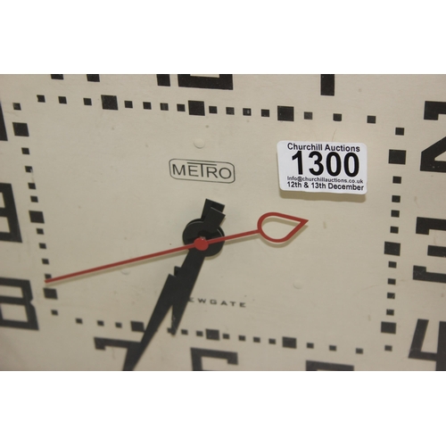 1300 - Retro style Metro quartz wall clock