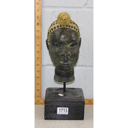 1713 - African female display head on wooden base