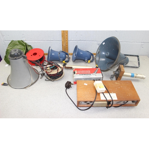 806 - Qty of assorted audio items to inc microphone, loudspeakers etc