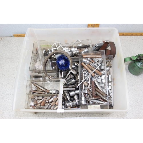 885 - Various tools to inc sockets, oil cans etc