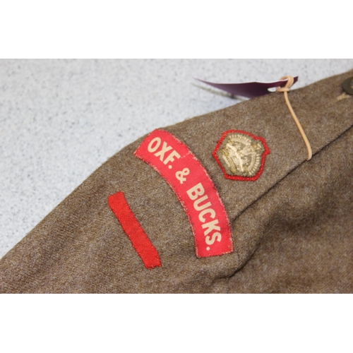 1404 - 1940 pattern 1944 letter stamp Oxford & Bucks Major's battledress with painted insignia