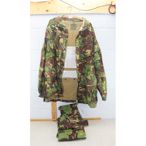 1415 - Extremely rare original battle worn and published Falklands War paratrooper smock, beret, belt and N... 