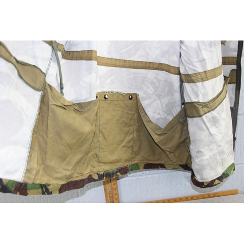 1415 - Extremely rare original battle worn and published Falklands War paratrooper smock, beret, belt and N... 