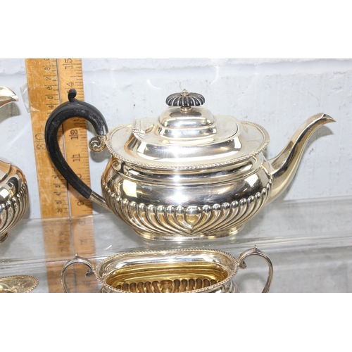 1008 - A silver 4 piece tea set, London 1911 by Harrison Brothers & Howson (George Howson), approx 1549g gr... 