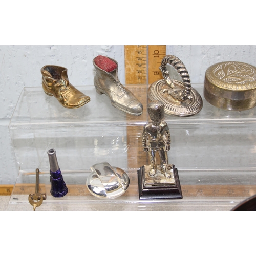 1007 - Qty of assorted silver plated items and other metalware to inc shoe pin cushions, animal figures, si... 