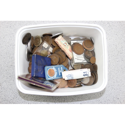 1201 - Qty of assorted British and world coins to inc £2 & £5 coin, approx 2.5kg gross